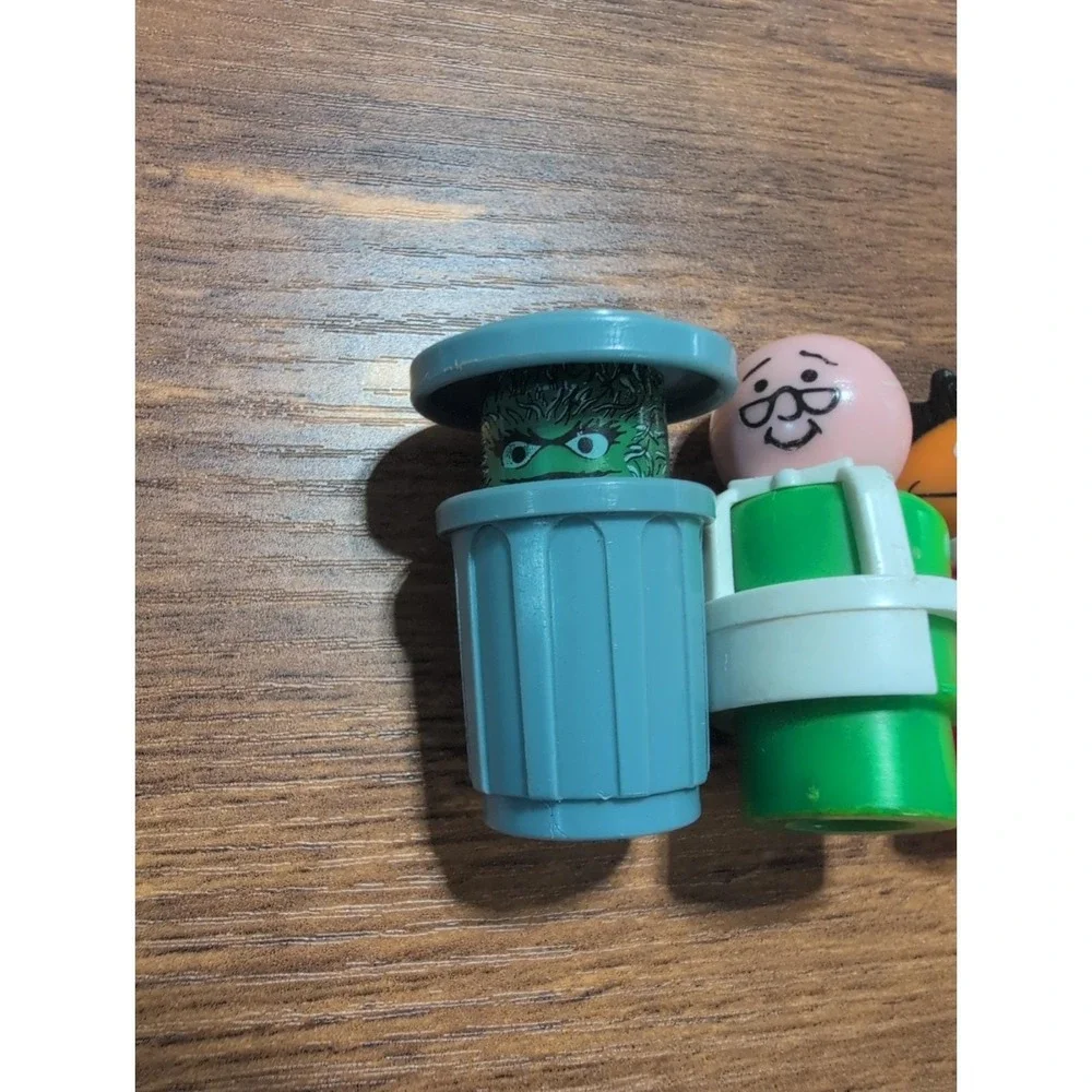 Vintage Fisher-Price Little People #937 Sesame Street Clubhouse Figures Lot Of 5